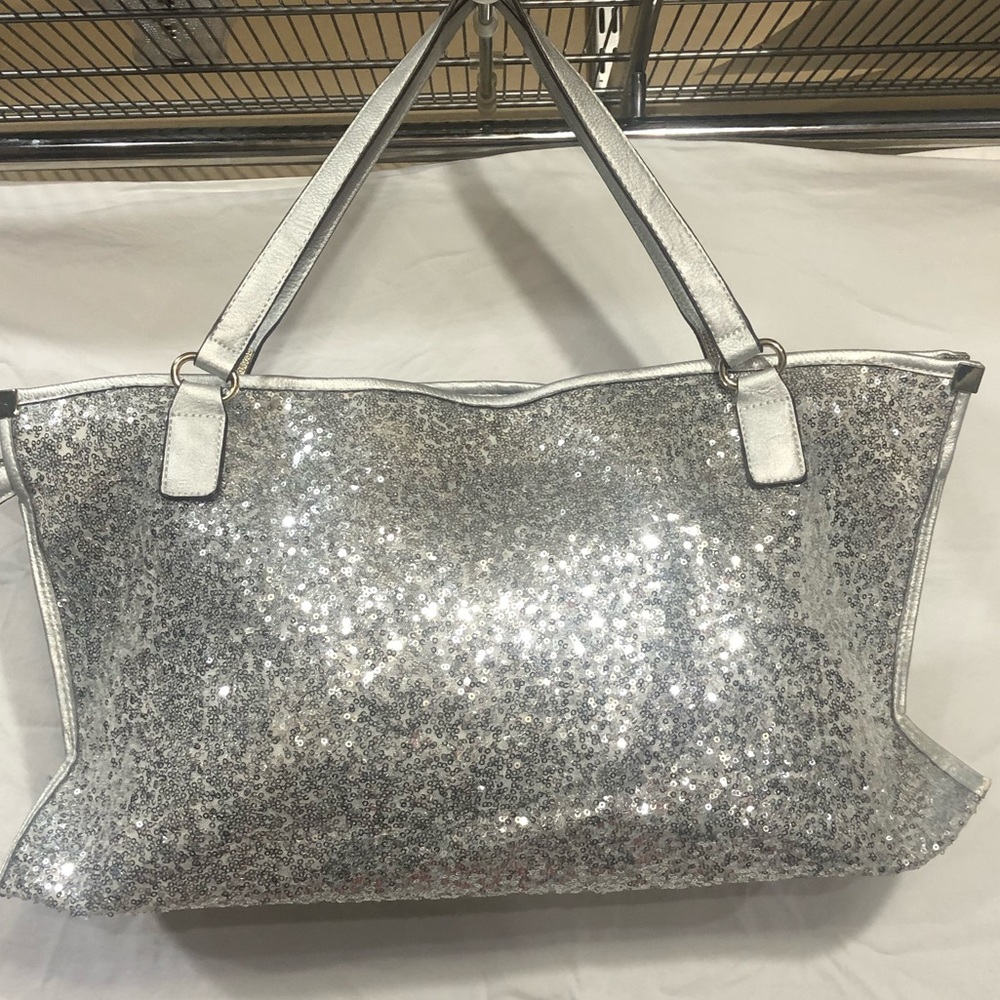 All is silver and zebra Pruse